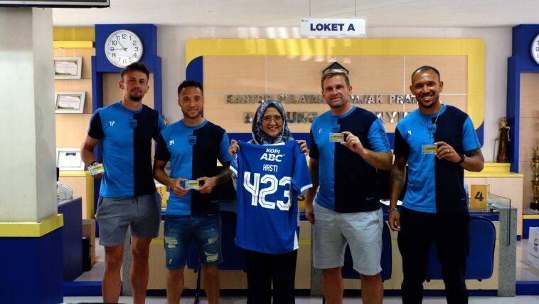 Asisten Pelatih dan 3 Pemain Asing Persib