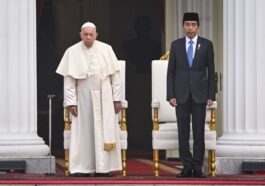 Paus Fransiskus Tiba di Indonesia