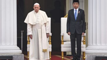 Paus Fransiskus Tiba di Indonesia