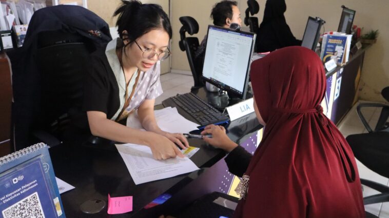 Pedagang Gorengan KP2KP