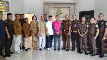 Kanwil DJP Kalselteng Serahkan 6 Wajib Pajak