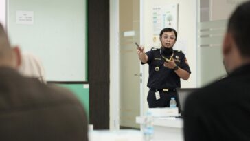 Dukung Perusahaan Pertahankan Status AEO