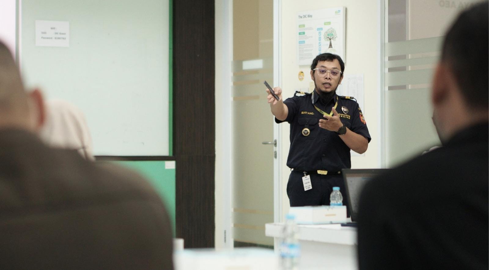 Dukung Perusahaan Pertahankan Status AEO