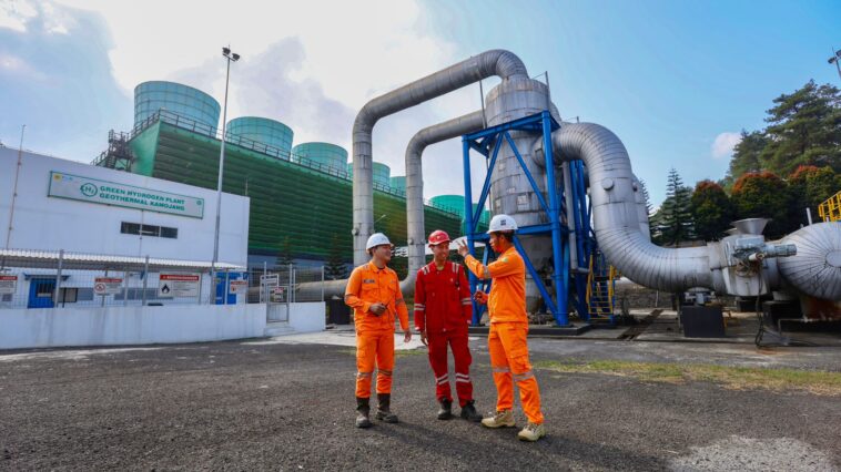PLN Predikat Perusahaan Energi Terbaik