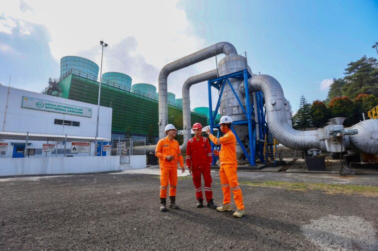PLN Predikat Perusahaan Energi Terbaik