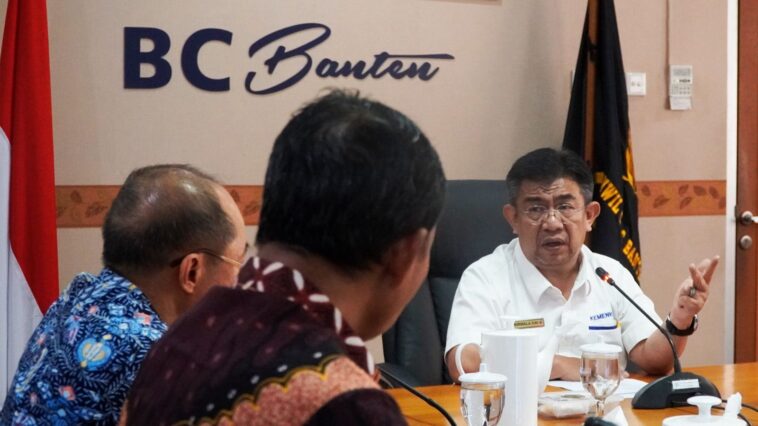 Pengerajin Logam Kawasan Berikat 