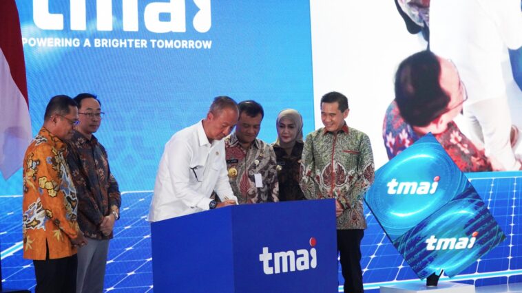 Pabrik Panel Surya Terintegrasi Pertama di Indonesia Resmi Beroperasi di KEK Kendal