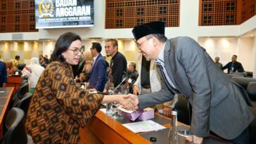 DPR dan Pemerintah Arah Kebijakan dan PNBP